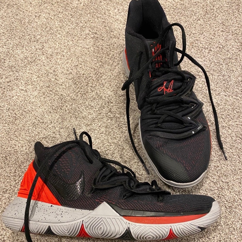 Kyrie 5 Breds - Like NEW